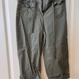 Style and Co. women’s cargo capris Size 4.